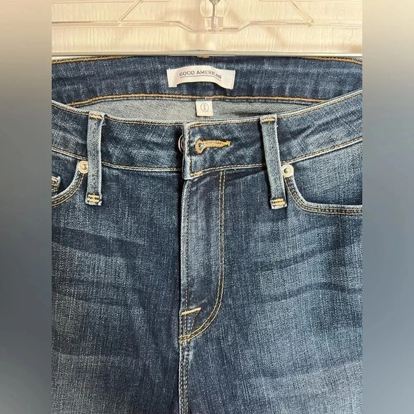 Good American Pom Pom Cropped Jeans Medium Wash - Picture 6 of 7